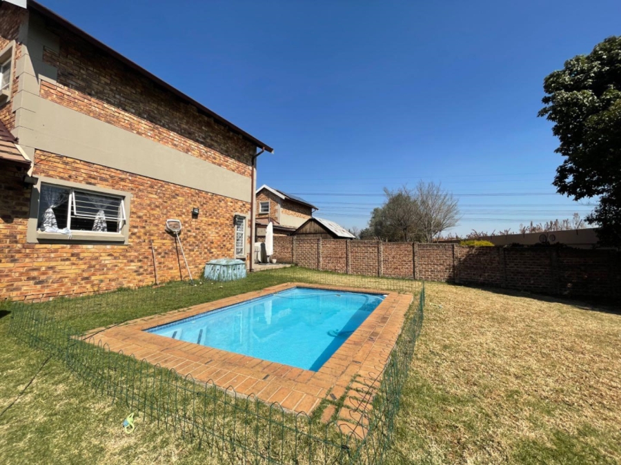 3 Bedroom Property for Sale in Birchleigh Gauteng