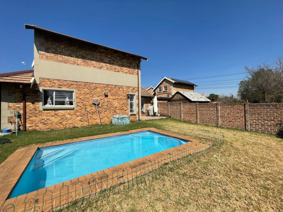 3 Bedroom Property for Sale in Birchleigh Gauteng
