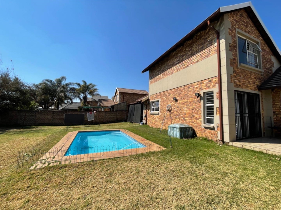3 Bedroom Property for Sale in Birchleigh Gauteng
