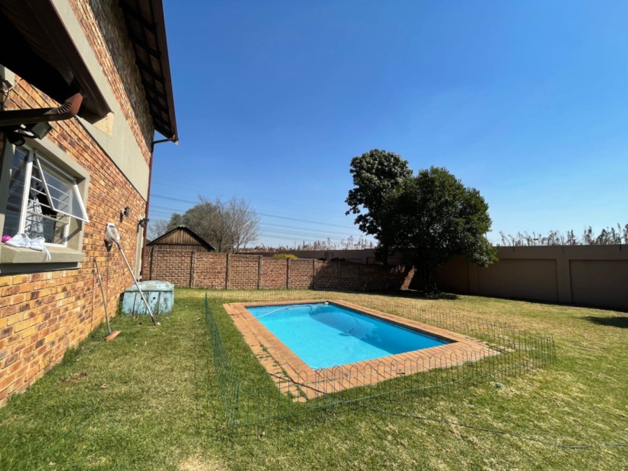 3 Bedroom Property for Sale in Birchleigh Gauteng