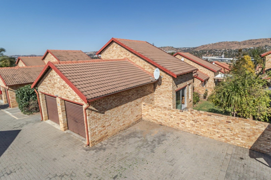3 Bedroom Property for Sale in Wilgeheuwel Gauteng