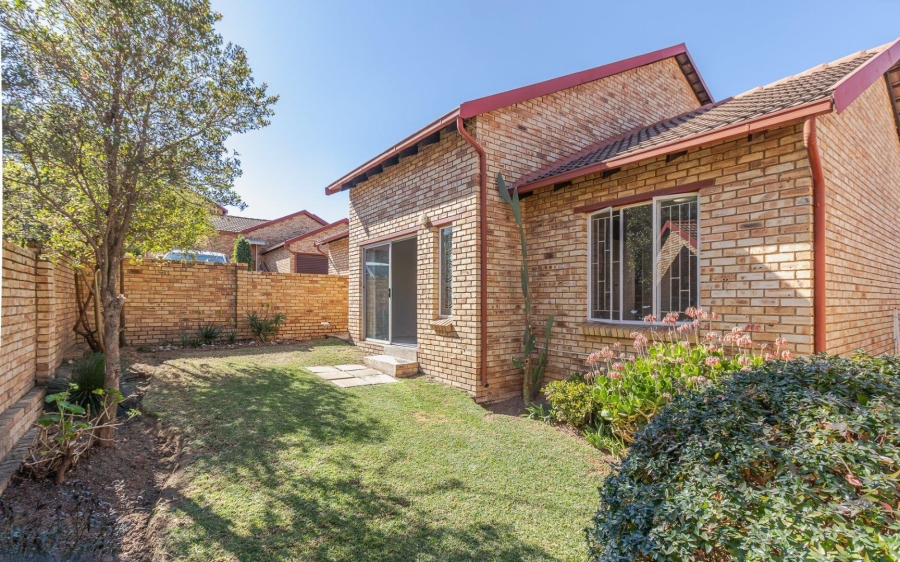 3 Bedroom Property for Sale in Wilgeheuwel Gauteng