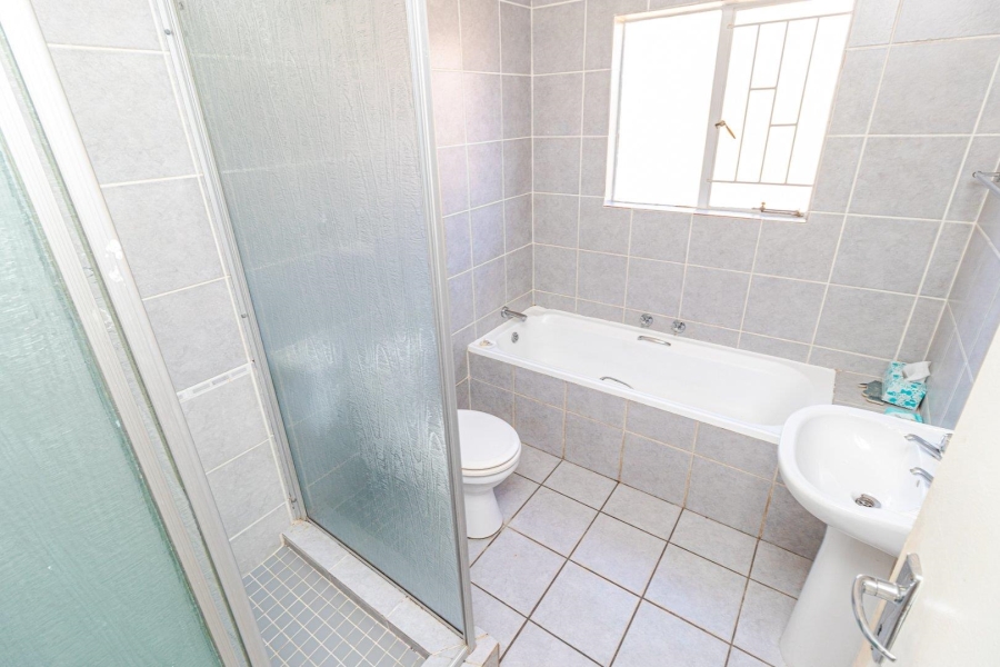 3 Bedroom Property for Sale in Wilgeheuwel Gauteng