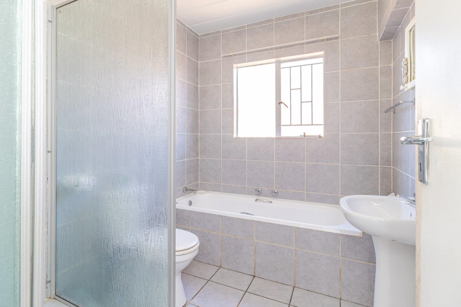 3 Bedroom Property for Sale in Wilgeheuwel Gauteng
