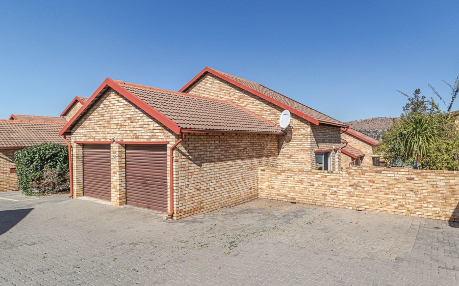 3 Bedroom Property for Sale in Wilgeheuwel Gauteng