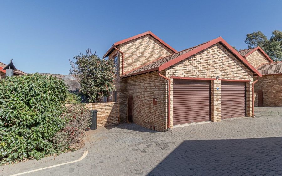 3 Bedroom Property for Sale in Wilgeheuwel Gauteng