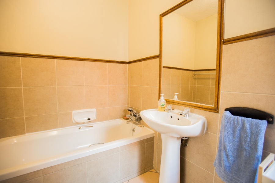 To Let 2 Bedroom Property for Rent in Mooikloof Ridge Gauteng