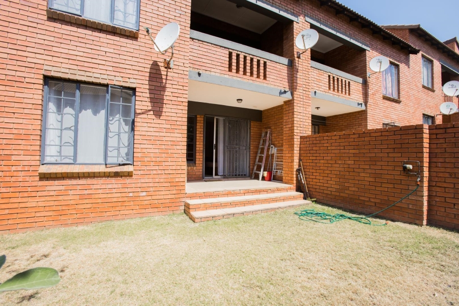 To Let 2 Bedroom Property for Rent in Mooikloof Ridge Gauteng
