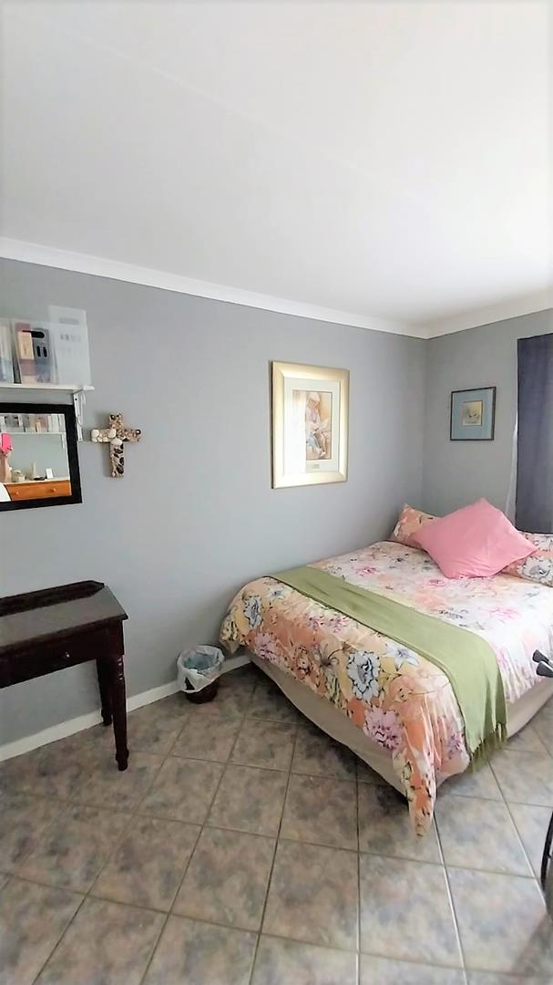 5 Bedroom Property for Sale in Mooikloof Gauteng