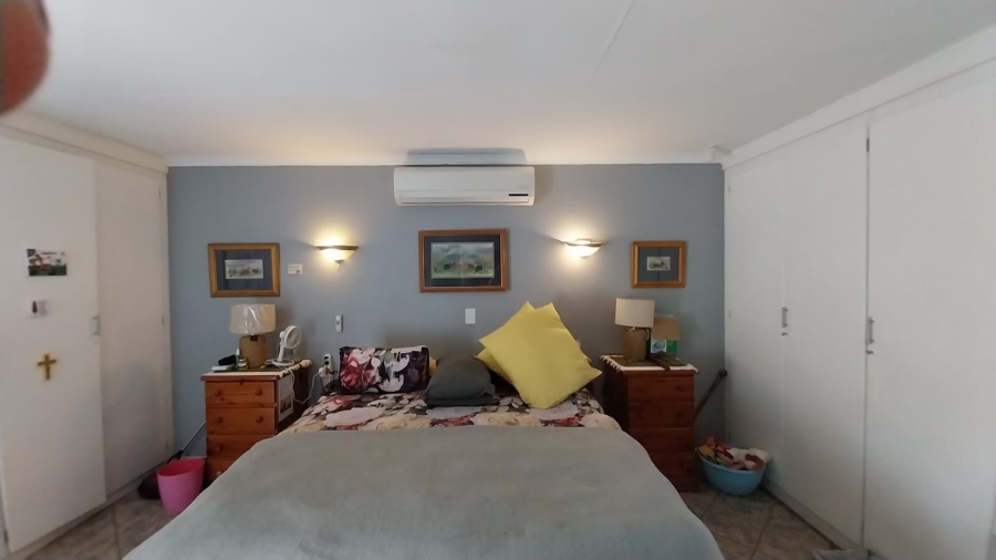 5 Bedroom Property for Sale in Mooikloof Gauteng