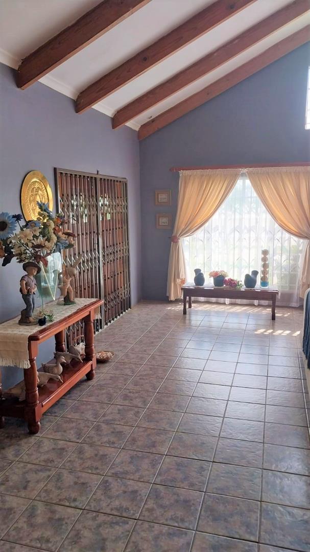 5 Bedroom Property for Sale in Mooikloof Gauteng