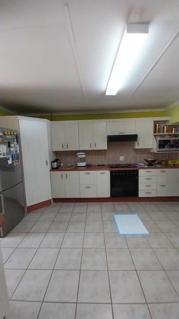 5 Bedroom Property for Sale in Mooikloof Gauteng