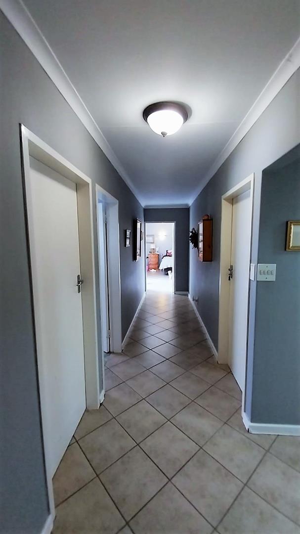 5 Bedroom Property for Sale in Mooikloof Gauteng