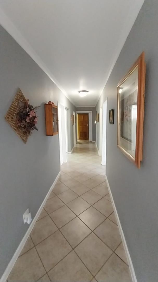 5 Bedroom Property for Sale in Mooikloof Gauteng