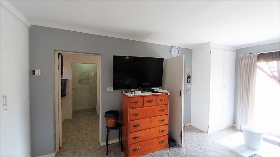 5 Bedroom Property for Sale in Mooikloof Gauteng