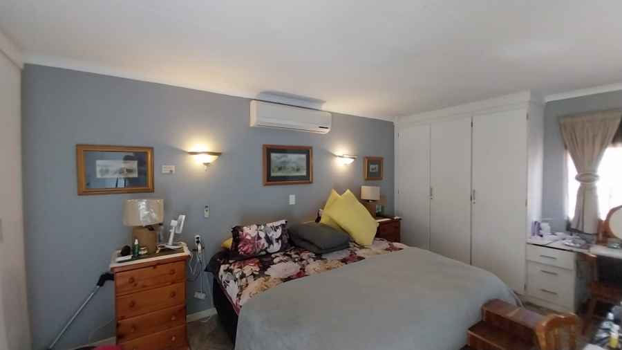 5 Bedroom Property for Sale in Mooikloof Gauteng