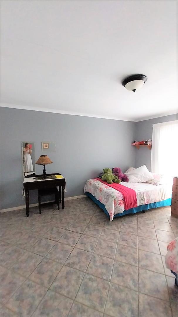 5 Bedroom Property for Sale in Mooikloof Gauteng