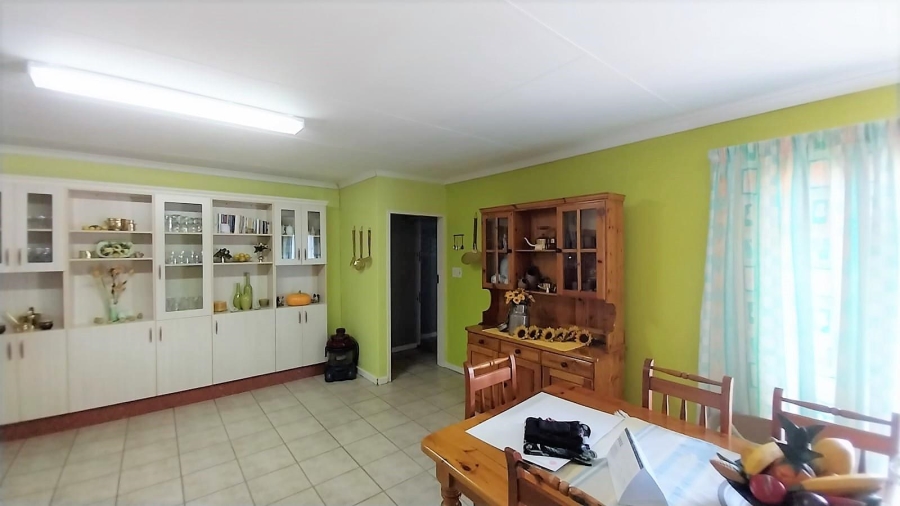 5 Bedroom Property for Sale in Mooikloof Gauteng