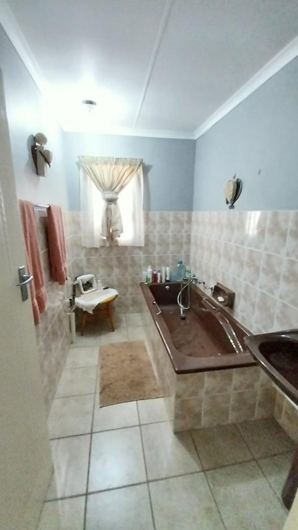 5 Bedroom Property for Sale in Mooikloof Gauteng