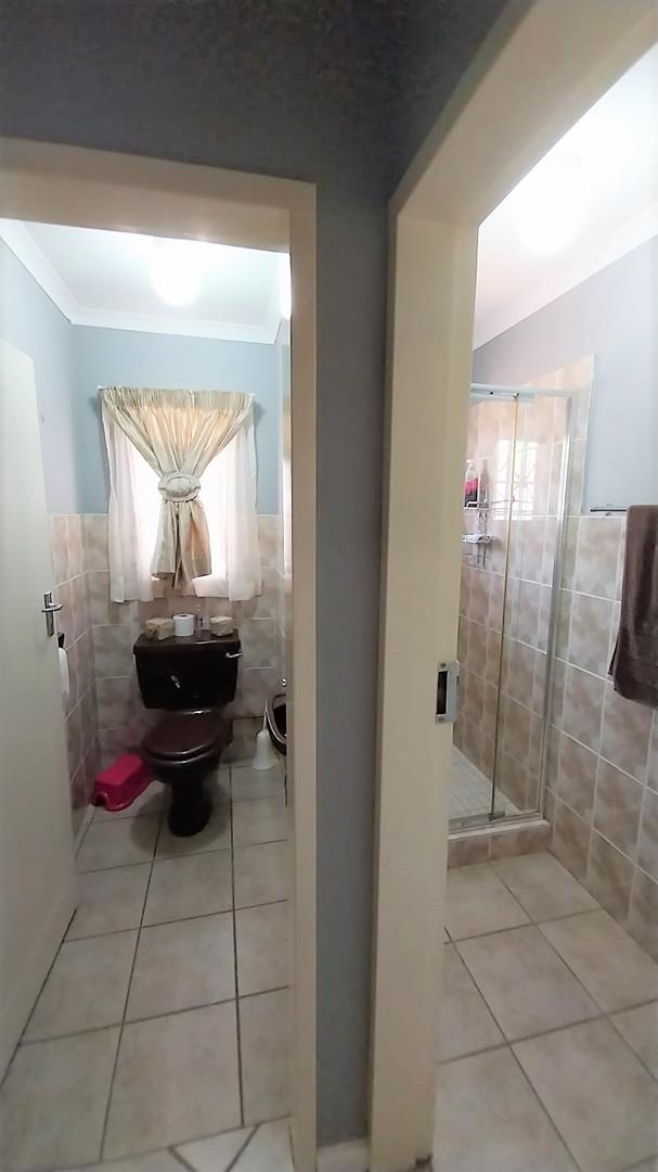 5 Bedroom Property for Sale in Mooikloof Gauteng