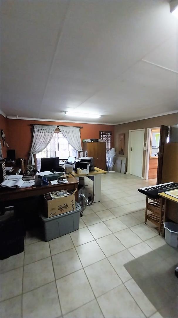 5 Bedroom Property for Sale in Mooikloof Gauteng