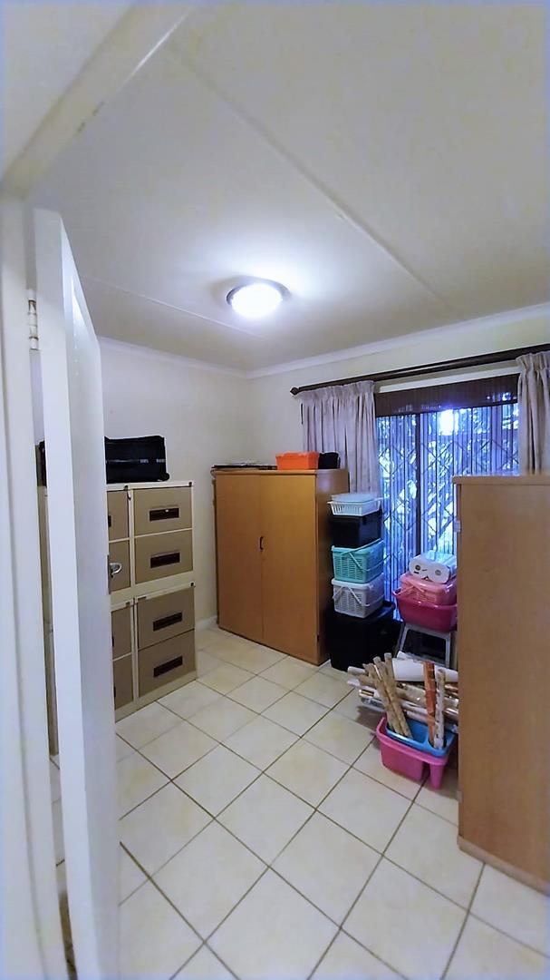 5 Bedroom Property for Sale in Mooikloof Gauteng