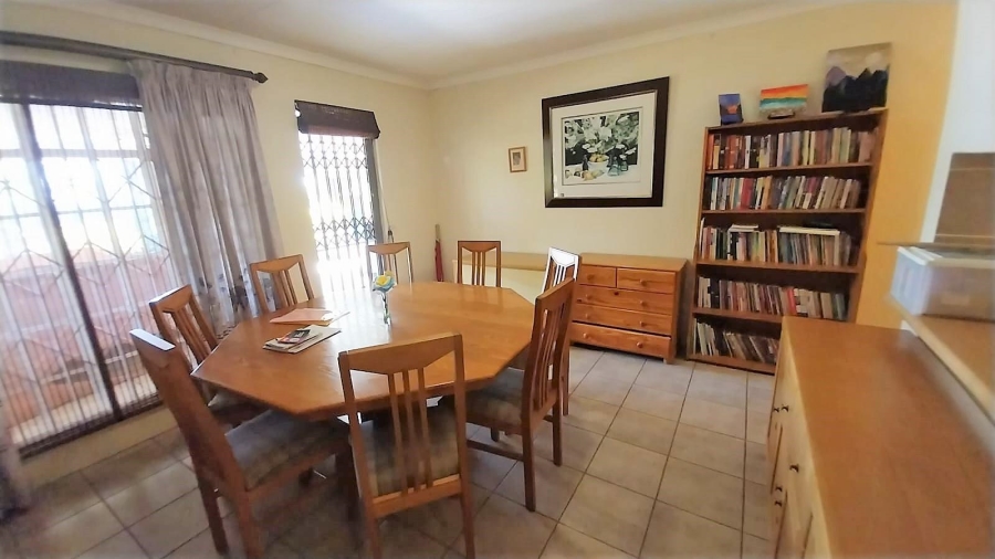 5 Bedroom Property for Sale in Mooikloof Gauteng