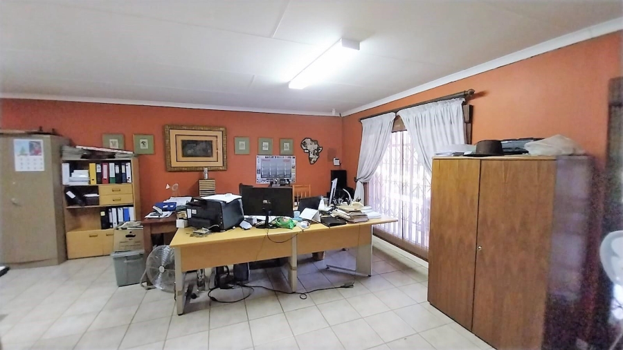 5 Bedroom Property for Sale in Mooikloof Gauteng