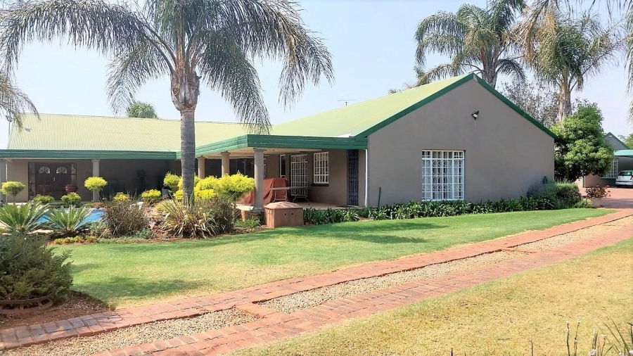5 Bedroom Property for Sale in Mooikloof Gauteng