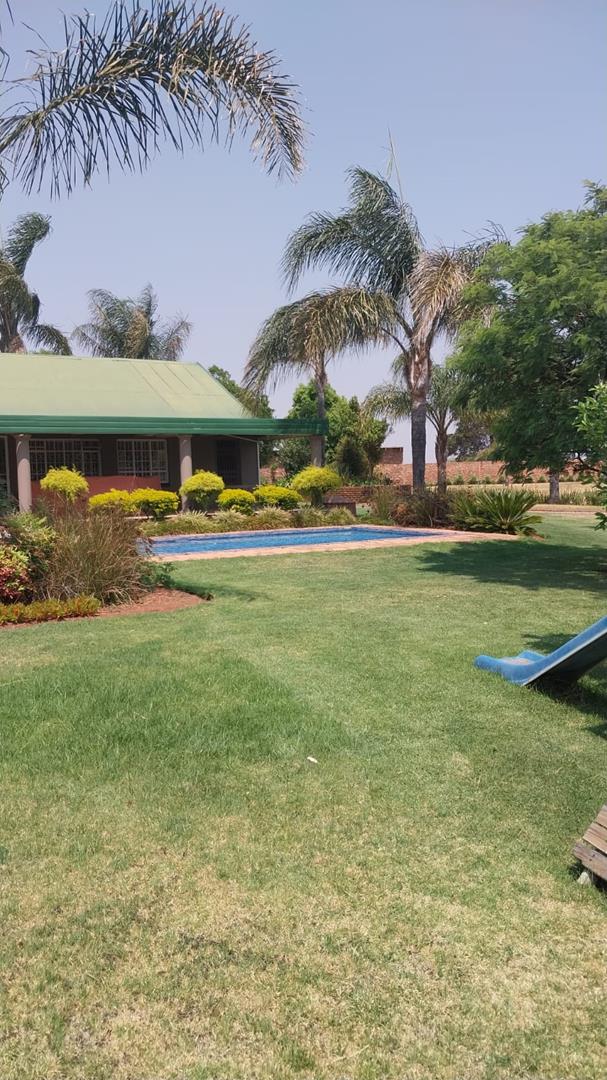 5 Bedroom Property for Sale in Mooikloof Gauteng