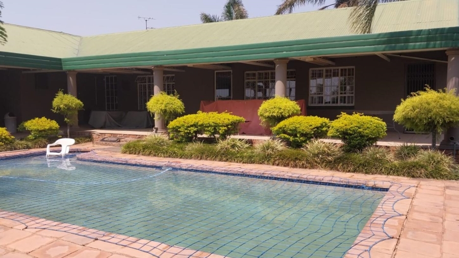 5 Bedroom Property for Sale in Mooikloof Gauteng
