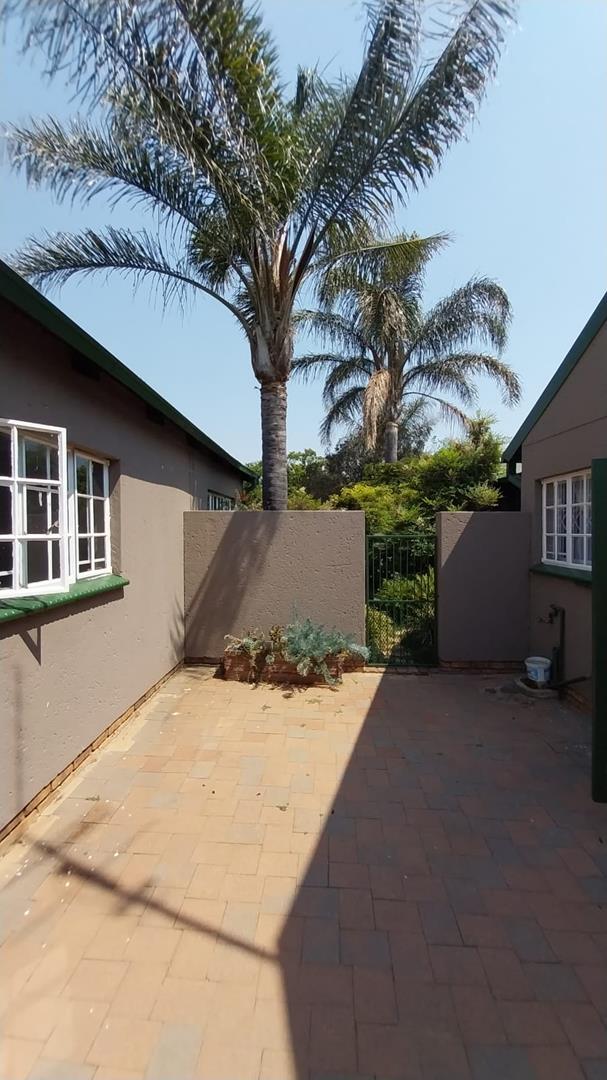 5 Bedroom Property for Sale in Mooikloof Gauteng