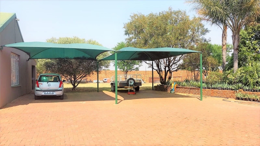 5 Bedroom Property for Sale in Mooikloof Gauteng