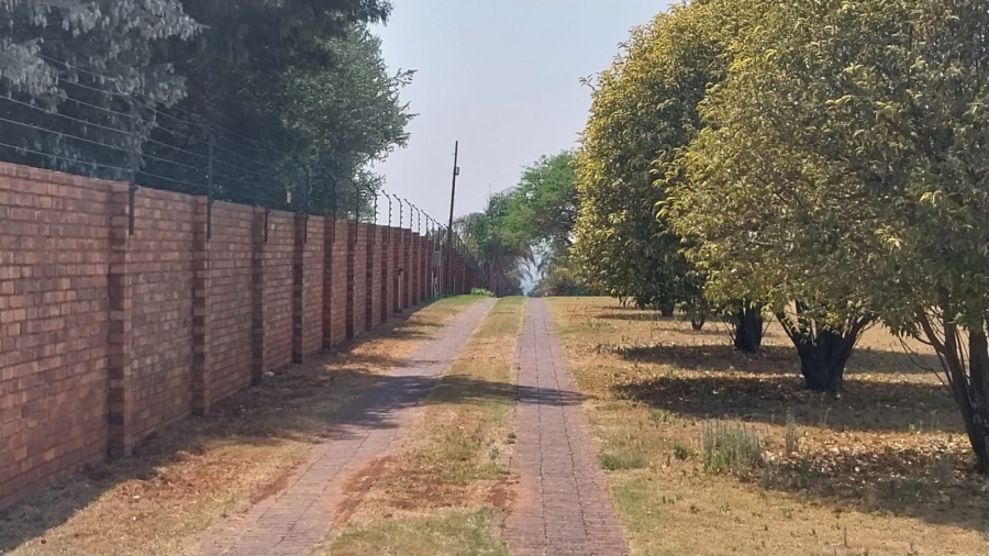 5 Bedroom Property for Sale in Mooikloof Gauteng