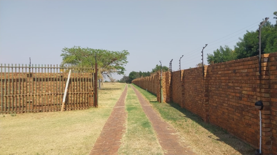 5 Bedroom Property for Sale in Mooikloof Gauteng