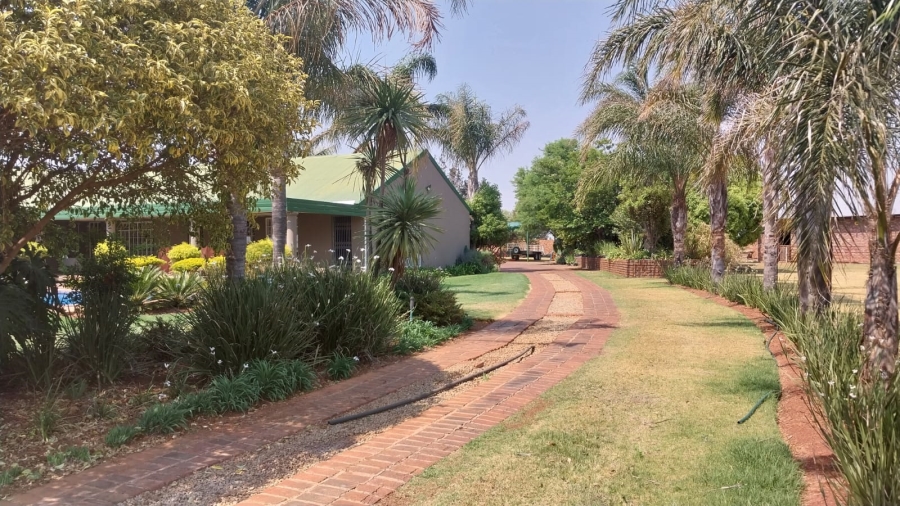 5 Bedroom Property for Sale in Mooikloof Gauteng