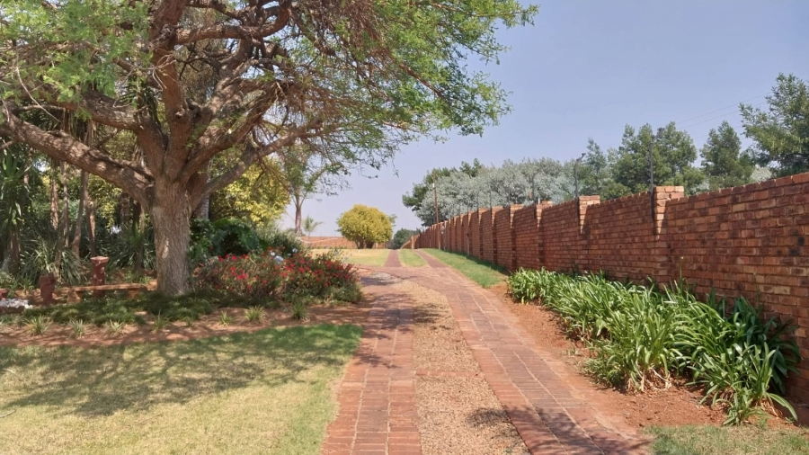 5 Bedroom Property for Sale in Mooikloof Gauteng