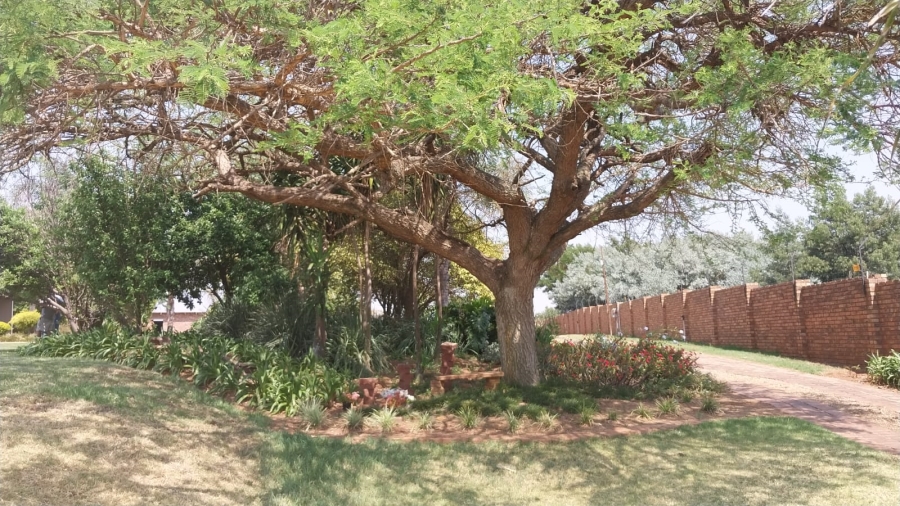 5 Bedroom Property for Sale in Mooikloof Gauteng