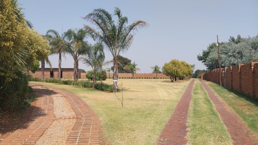 5 Bedroom Property for Sale in Mooikloof Gauteng