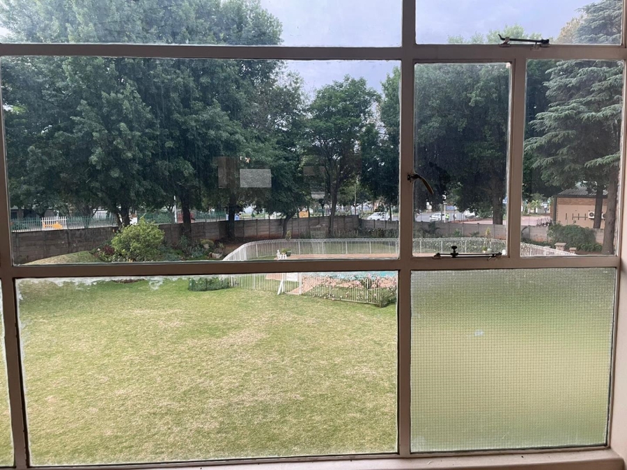 To Let 2 Bedroom Property for Rent in Lambton Gauteng