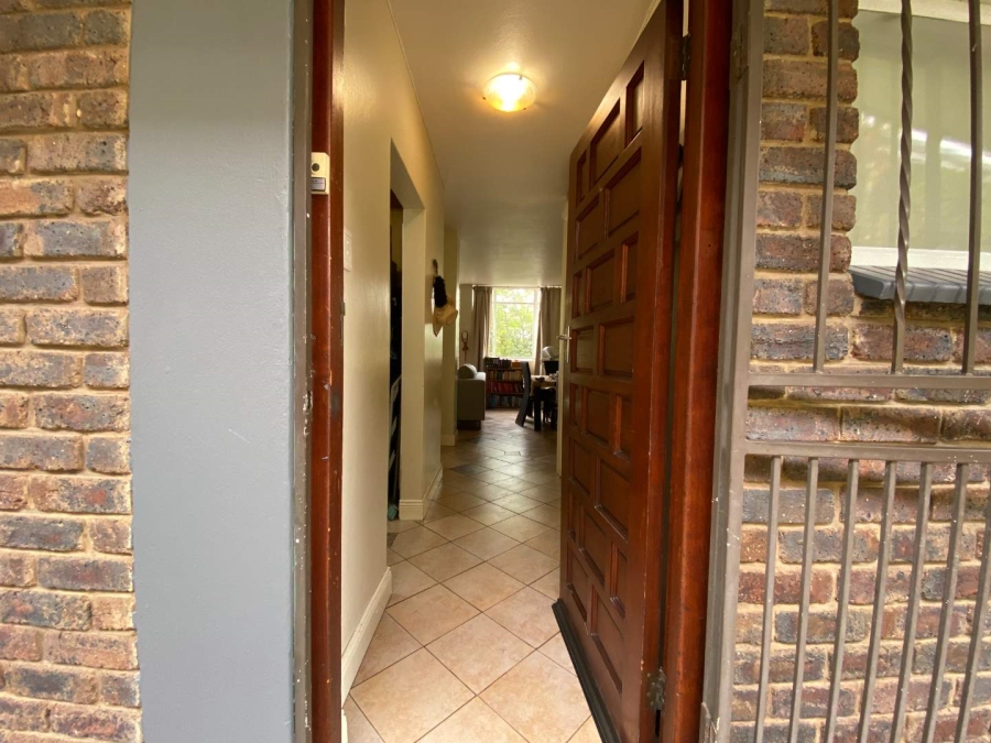 To Let 2 Bedroom Property for Rent in La Montagne Gauteng