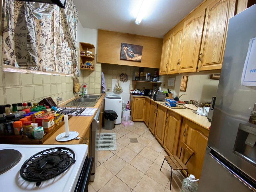 To Let 2 Bedroom Property for Rent in La Montagne Gauteng