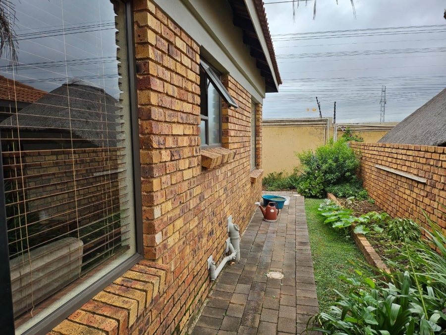 To Let 2 Bedroom Property for Rent in Albertsdal Gauteng