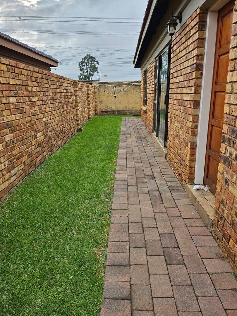 To Let 2 Bedroom Property for Rent in Albertsdal Gauteng