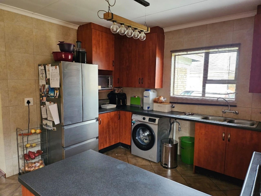 To Let 2 Bedroom Property for Rent in Albertsdal Gauteng