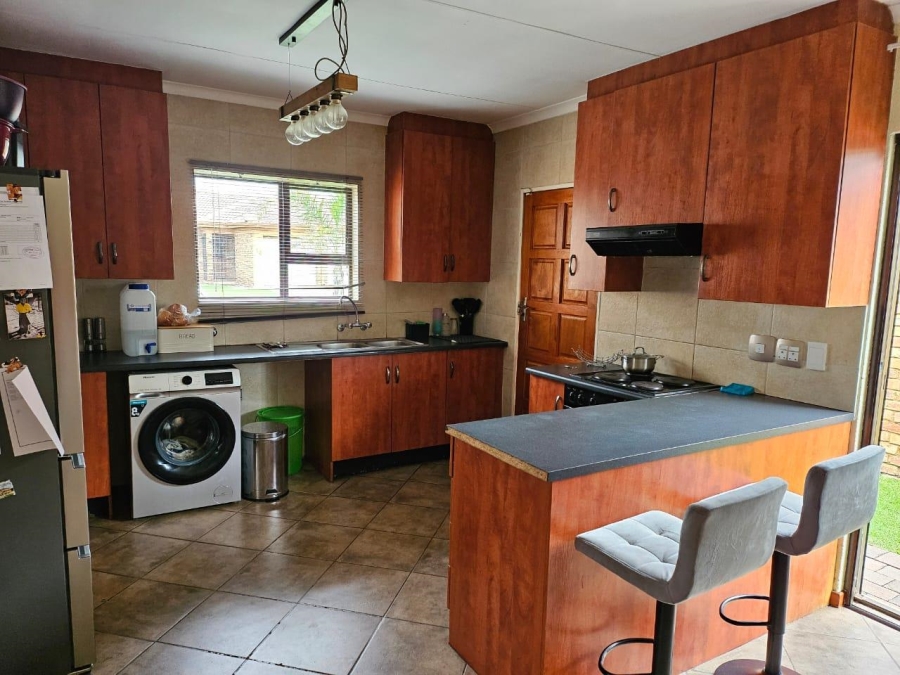To Let 2 Bedroom Property for Rent in Albertsdal Gauteng