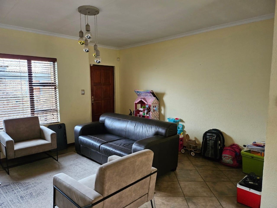 To Let 2 Bedroom Property for Rent in Albertsdal Gauteng