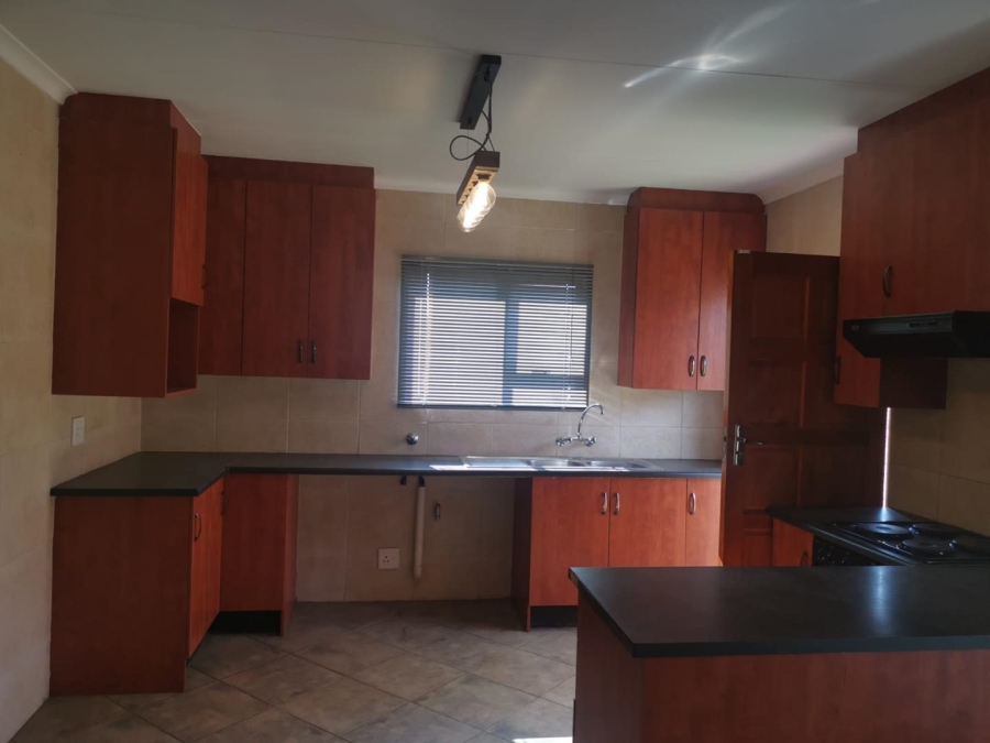 To Let 2 Bedroom Property for Rent in Albertsdal Gauteng