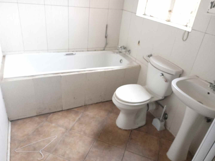 To Let 2 Bedroom Property for Rent in Birch Acres Gauteng