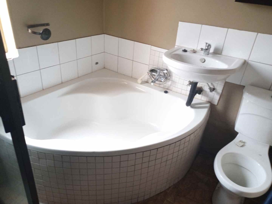 To Let 2 Bedroom Property for Rent in Birch Acres Gauteng